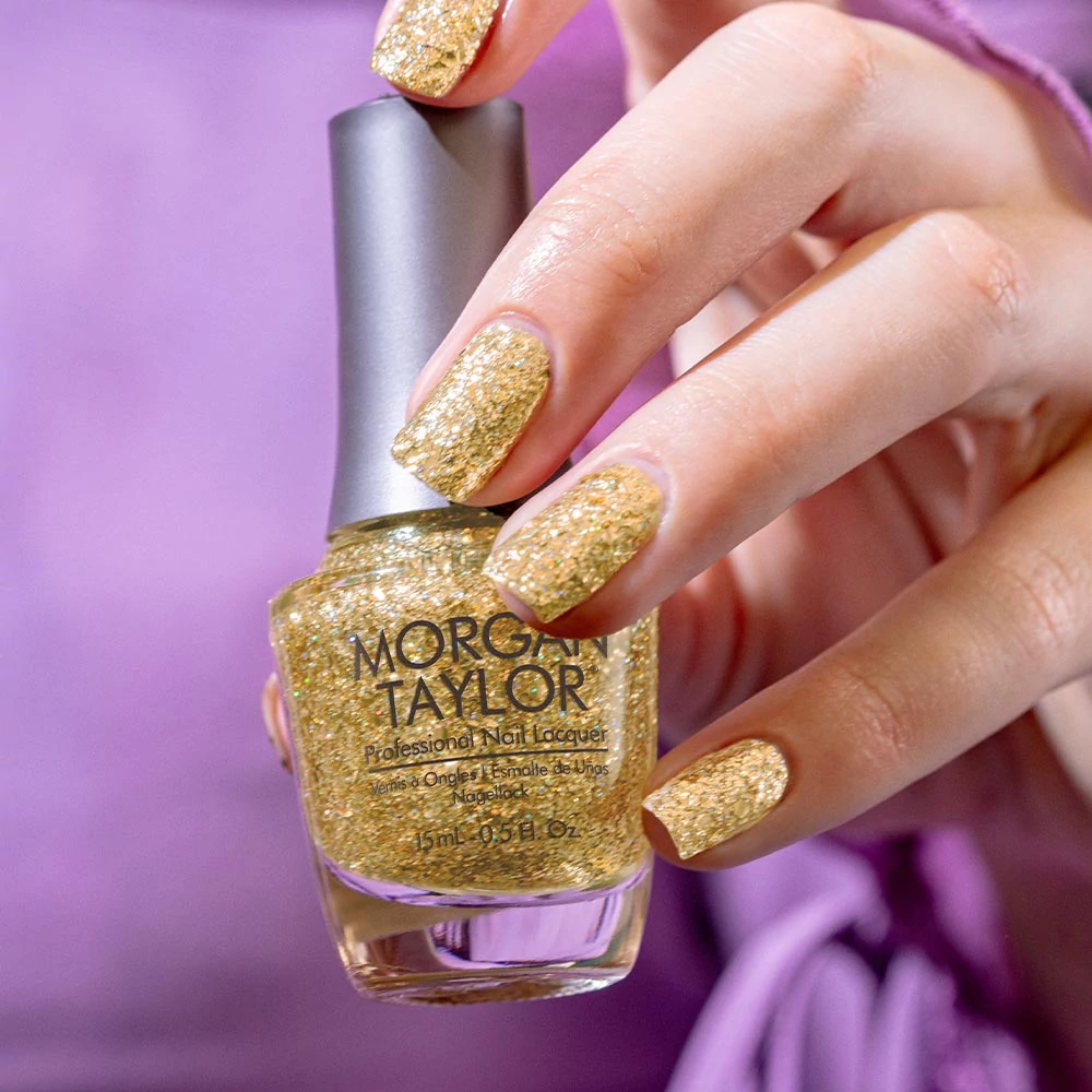 Morgan Taylor All That Glitters Is Gold - obrazek 3